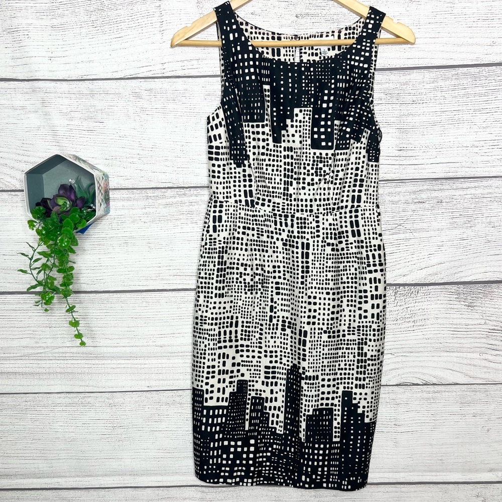 Anthropologie We Love Vera Black & White Great Heights City Skyline Dress Size 0